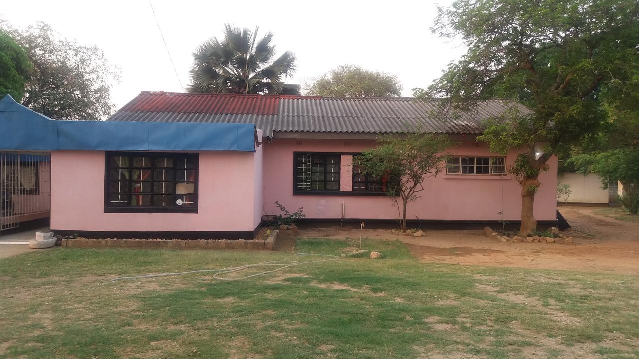 Hostel Kumunzi Backpackers Lusaka Exterior foto